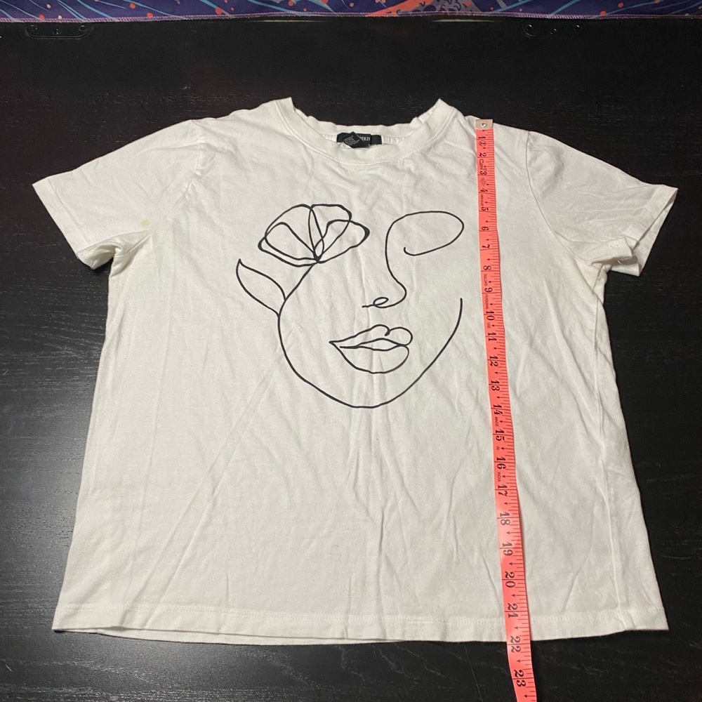 Forever 21 White Crew Neck Graphic Tee - Single Line Face - Picture 6 of 7